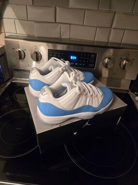 Jordan Kids Low-Top Sneakers in White & Light Blue
